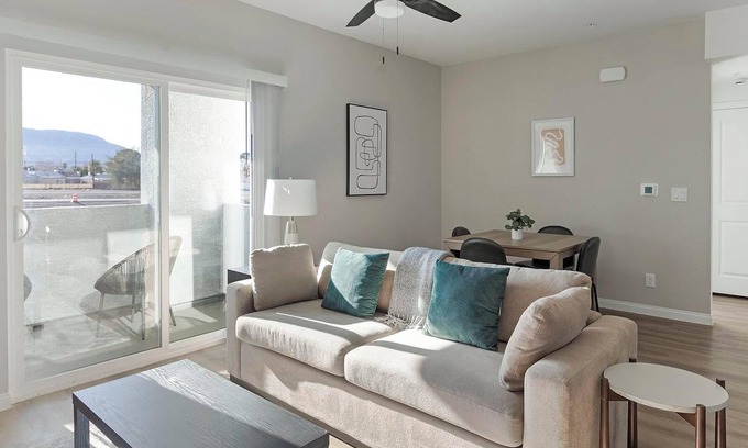 Townsite Apartamento | Landing | Stunning 1BD, Rooftop Lounge, Pool