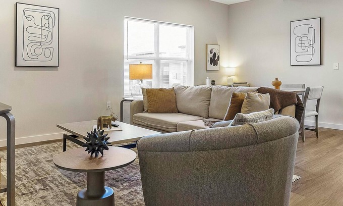 Cartersburg Apartamento | Landing | Amazing 2BD, Courtyard, Pool