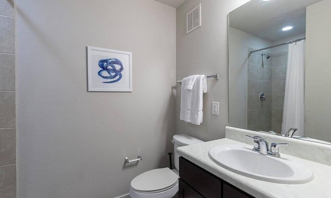 Brooks City Base Apartamento | Landing at Aviator at Brooks - Studio in Stinson Airport Vicinity