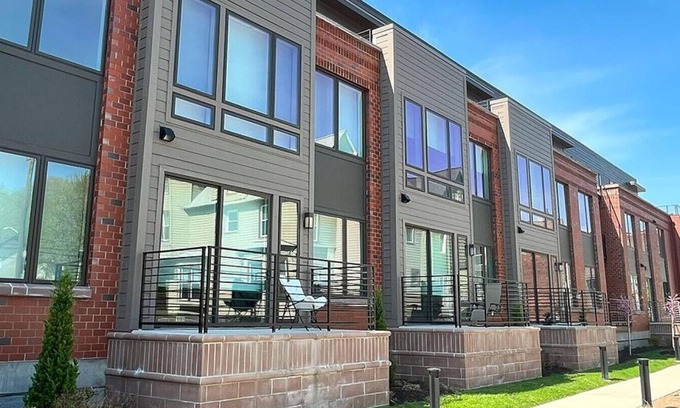 Little Italy Apartamento | Landing at Baricelli - 1 Bedroom in University Circle