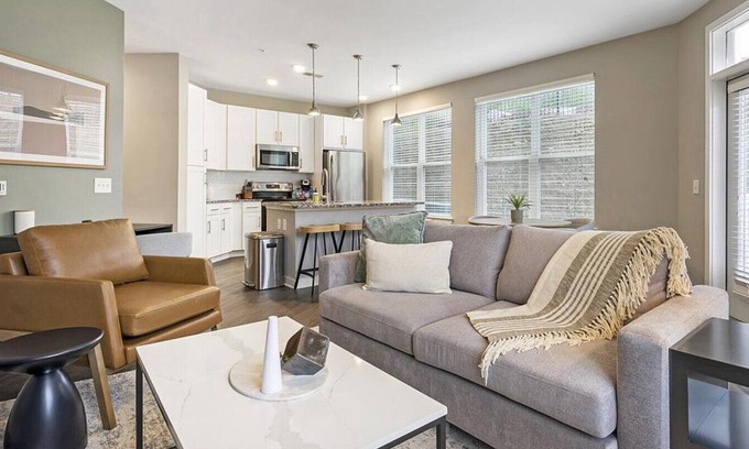Chapel Hill Apartamento | Landing at Blu on Farrington - 2 Bedrooms in Woodland Acres
