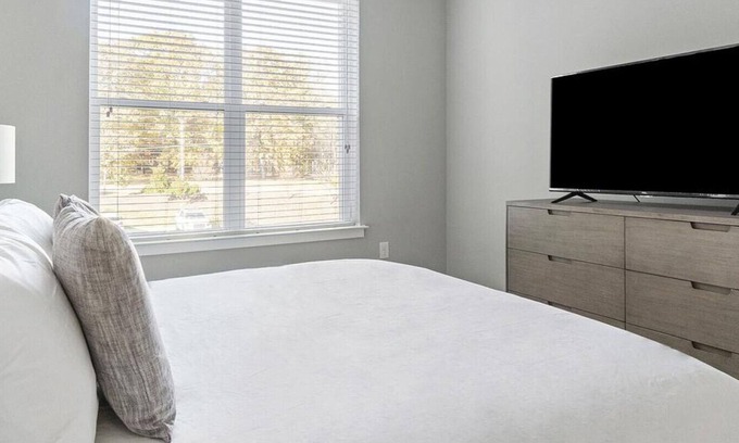 Chapel Hill Apartamento | Landing at Blu on Farrington - 2 Bedrooms in Woodland Acres