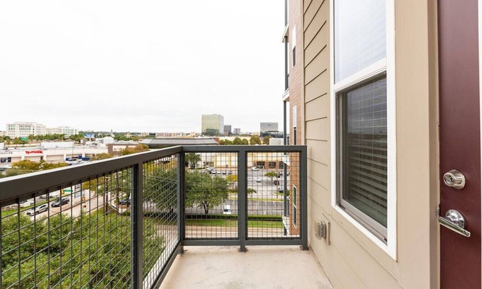 Vickery Meadow Apartamento | Landing at Galleries at Park Lane - Studio in Vickery Meadow