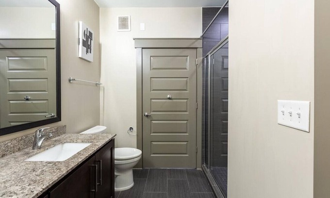 Vickery Meadow Apartamento | Landing at Galleries at Park Lane - 1 Bedroom in Vickery Meadow