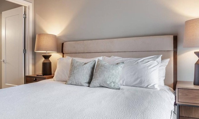 Compton Heights Apartamento | Landing at Grand Flats - 2 Bedrooms in Compton Heights