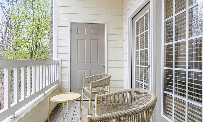 Greensboro Apartamento | Landing at Hawthorne at Horse Pen Creek - 2 Bedrooms in Downtown Greensboro