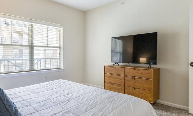 Prairie Village Apartamento | Landing at Highlands Lodge Apartments - 1 Bedroom in Downtown Overland Park