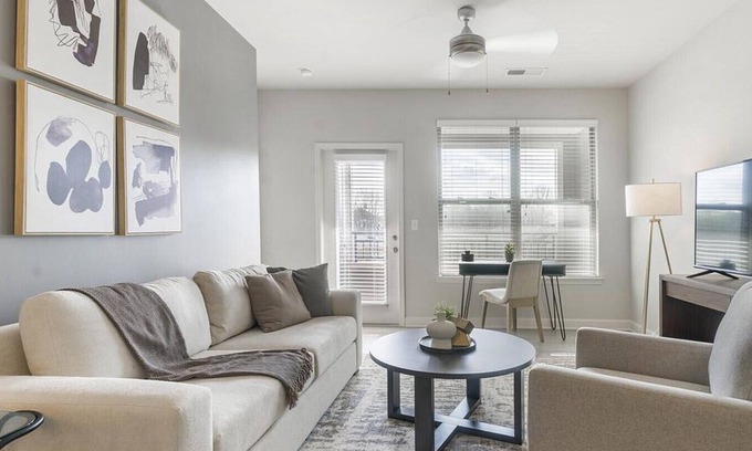 Wake Forest Apartamento | Landing at Legacy Wake Forest - 2 Bedrooms in Downtown Wake Forest