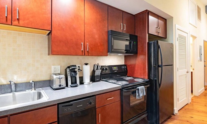 Petersburg Apartamento | Landing at Mayton Transfer Lofts - Studio in Downtown Petersburg