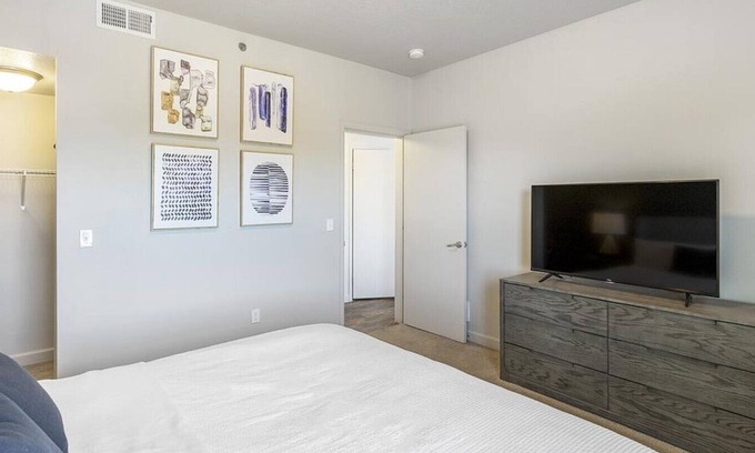 Magna Apartamento | Landing at Oquirrh Hills - 1 Bedroom in Downtown Magna