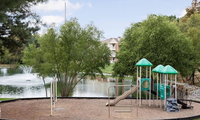 Cordova Apartamento | Landing at Stonebridge Crossing Apartment Homes - 3 Bedrooms in Downtown Cordova