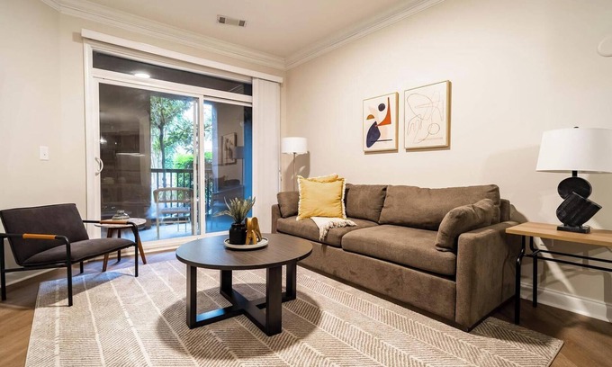 Cary Apartamento | Landing at The Arboretum - 1 Bedroom in The Arb...