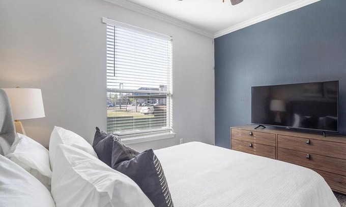 Atascocita Apartamento | Landing at The Henry at Woodland Hills - 1 Bedroom in Atascocita