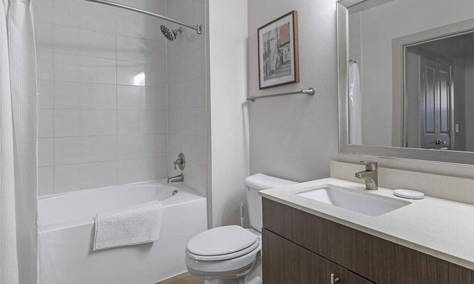 Vickery Meadow Apartamento | Landing at The Mark at Midtown - 1 Bedroom in Northeast Dallas