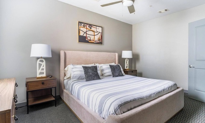 University District Apartamento | Landing at The Nine @ Memphis - 2 Bedrooms in U...