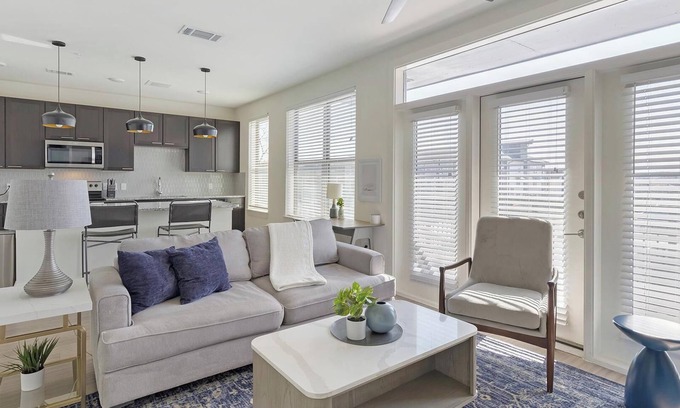 Fort Worth Apartamento | Landing at The Standard River District - 1 Bedr...