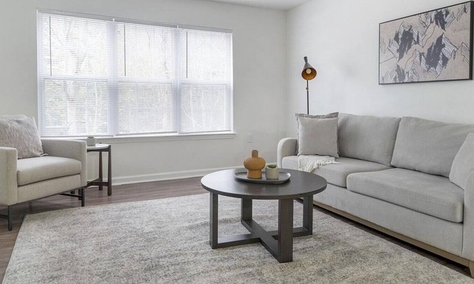 Holly Springs Apartamento | Landing at Trellis Pointe - 2 Bedrooms in Downtown Holly Springs