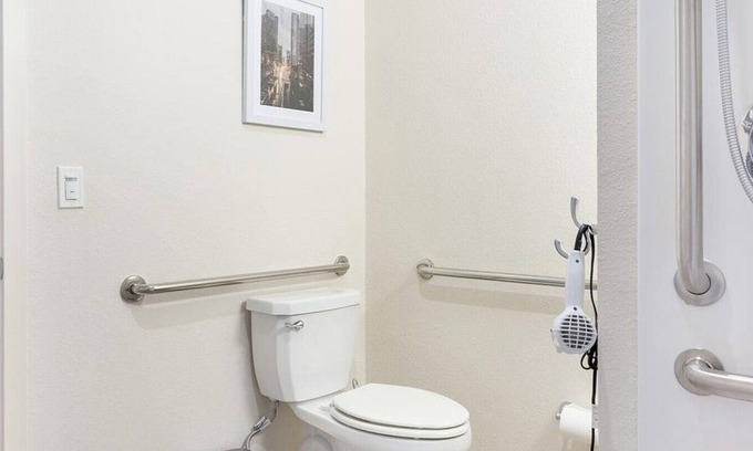Overland Park Apartamento | Landing at WaterWalk Kansas City - Overland Park - 3 Bedrooms in Overland Park Plaza