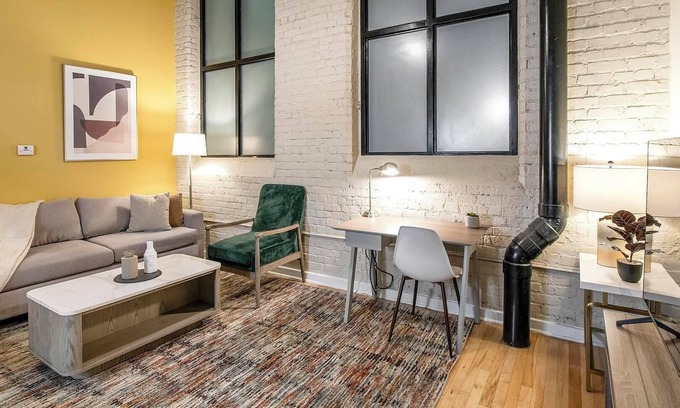 Petersburg Apartamento | Landing | Stunning 1BD, Pool, Gym