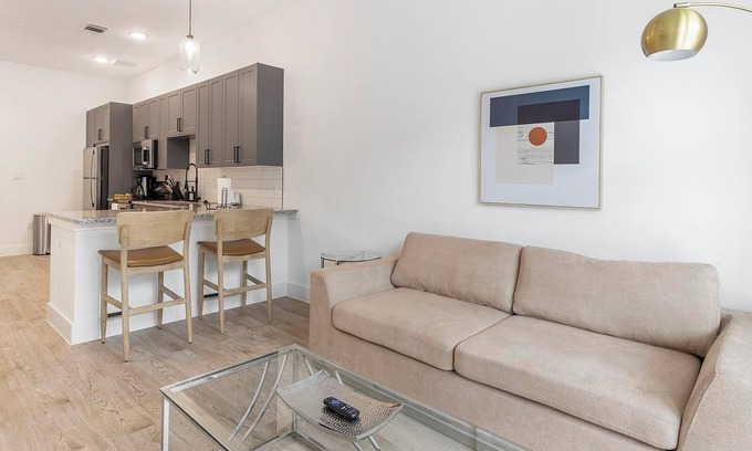 Denton Apartamento | Landing | Beautiful 1BD, Gym