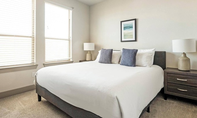 Manor Apartamento | Landing at The Flats at Shadowglen - 1 Bedroom ...