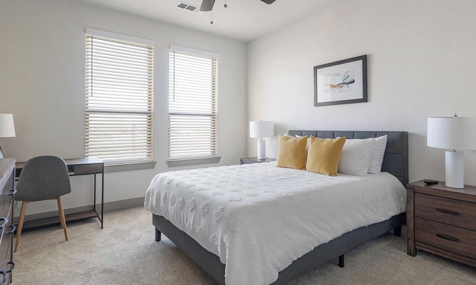 Manor Apartamento | Landing | Modern 1BD, Clubhouse, Courtyard