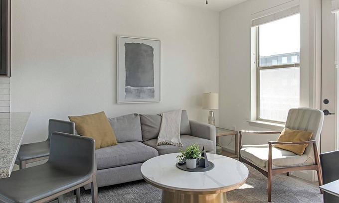 Dallas Apartamento | Landing | Beautiful 1BD, Pool, Gym