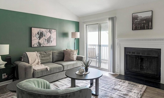 Green Hills Apartamento | Landing | Stunning 1BD, Courtyard, Gym