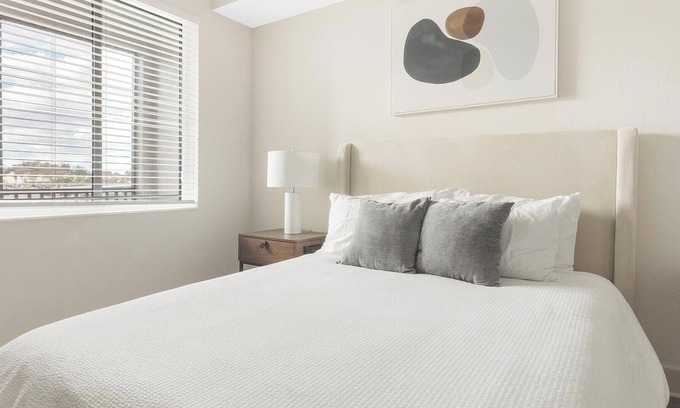 Palmetto Apartamento | Landing | Beautiful 1BD, Yoga Studio, Gym