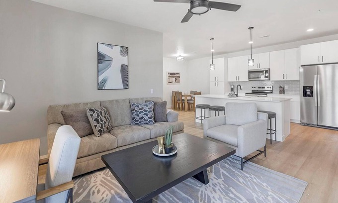 Casa Grande Apartamento | Landing | Beautiful 2BD, Gym, Clubhouse