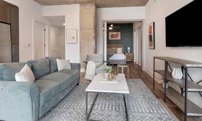 Baileys Crossroads Apartamento | Landing | Stylish 2BD, Game Room, Gym