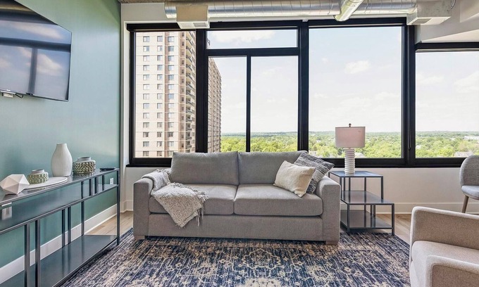 Baileys Crossroads Apartamento | Landing | Modern 1BD, Gym, Game Room