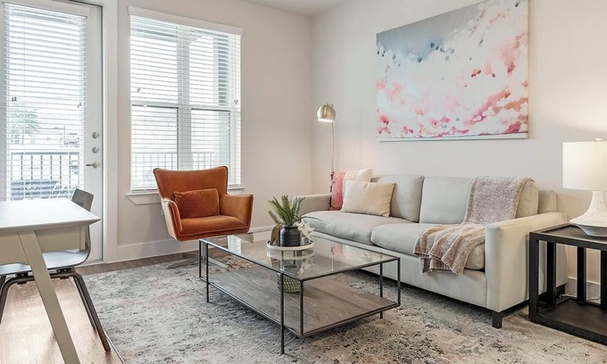 Wetmore Apartamento | Landing | Chic 1BD, Yoga Studio, Clubhouse