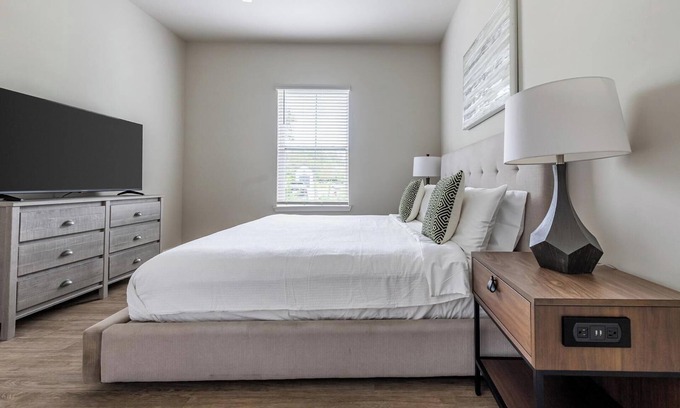 Wimauma Apartamento | Landing | Chic 2BD, Clubhouse, Pool