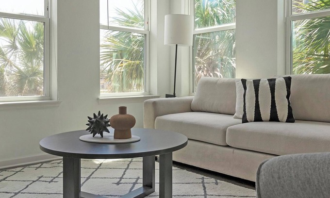 San Marco Apartamento | Landing | Chic 2BD, Gym, Pool
