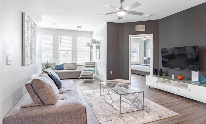 Port Tampa City Apartamento | Landing | Modern 2BD, Clubhouse, Gym