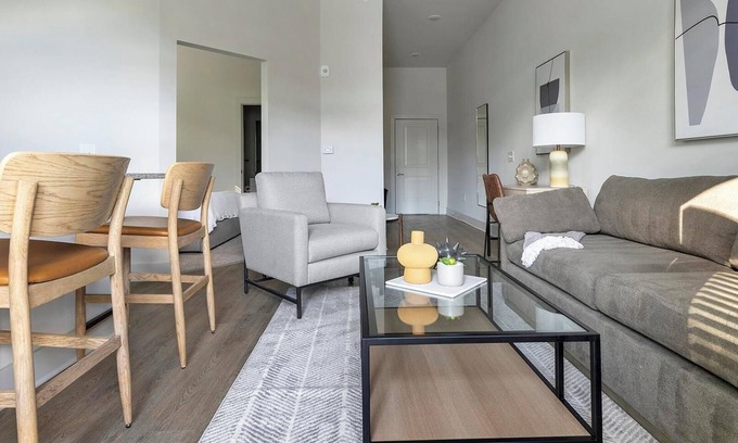 Charlotte Apartamento | Landing | Modern Studio, Clubhouse, Gym