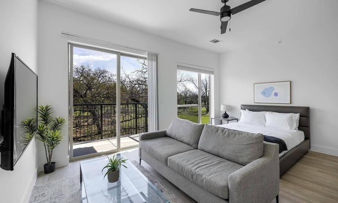 Denton Apartamento | Landing | Chic Studio, Gym