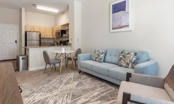 New Pathways Apartamento | Landing | Modern 1BD, Pool, Clubhouse