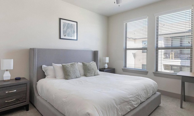 Manor Apartamento | Landing at The Flats at Shadowglen - 2 Bedrooms...