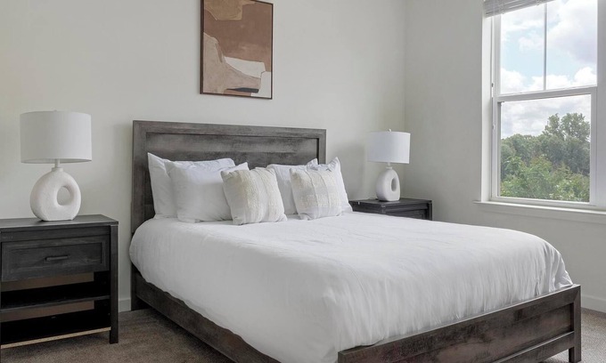 Mableton Apartamento | Landing | Incredible 2BD, Pool, Rooftop Lounge