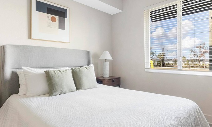 Palmetto Apartamento | Landing | Beautiful 2BD, Gym, Clubhouse