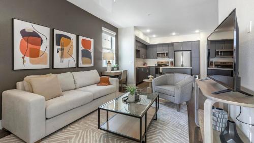 Woodburn Apartamento | Landing Incredible Studio Pool Gym
