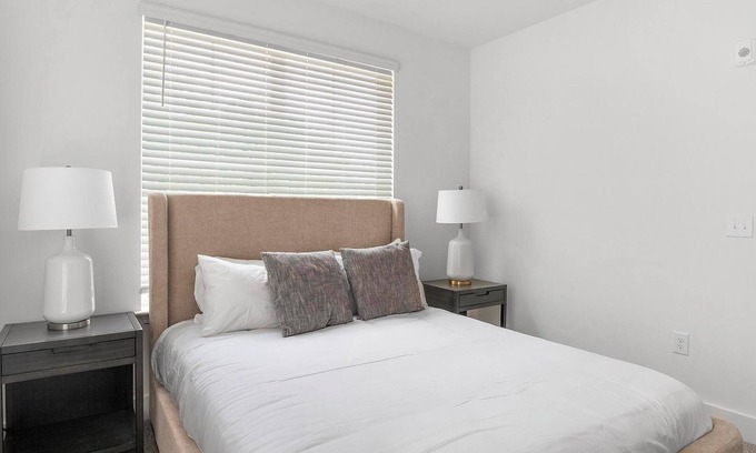 Crestline Heights Apartamento | Landing | Incredible 1BD, Clubhouse, Gym