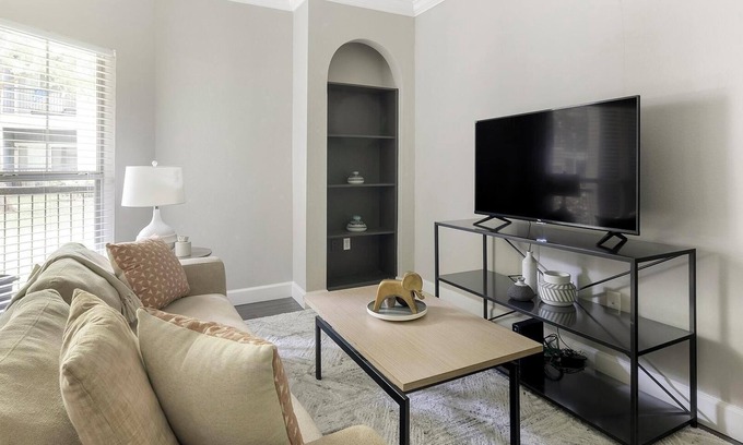 Richmond Apartamento | Landing | Modern 1BD, Clubhouse, Gym