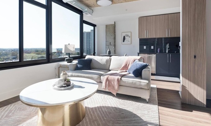 Baileys Crossroads Apartamento | Landing | Stunning 1BD, Gym, Game Room