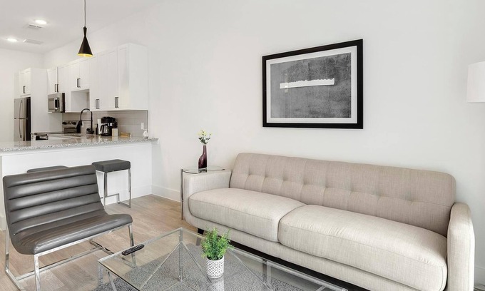 Denton Apartamento | Landing | Modern 1BD, Gym