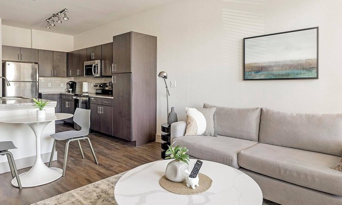 Haltom City Apartamento | Landing | Chic 1BD, Clubhouse, Yoga Studio