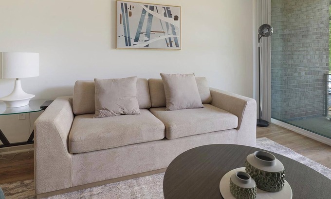 Greenbelt Apartamento | Landing | Modern 2BD, Pool, Gym
