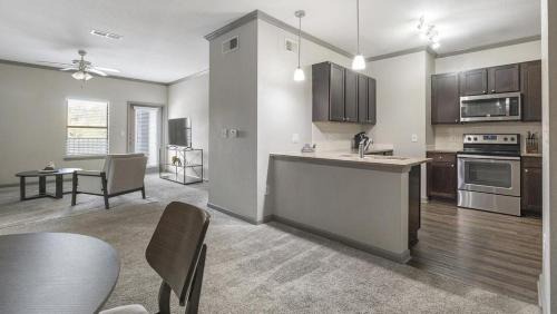Sand Ridge Apartamento | Landing Modern Apartment with Amazing Amenities (ID7763X41)